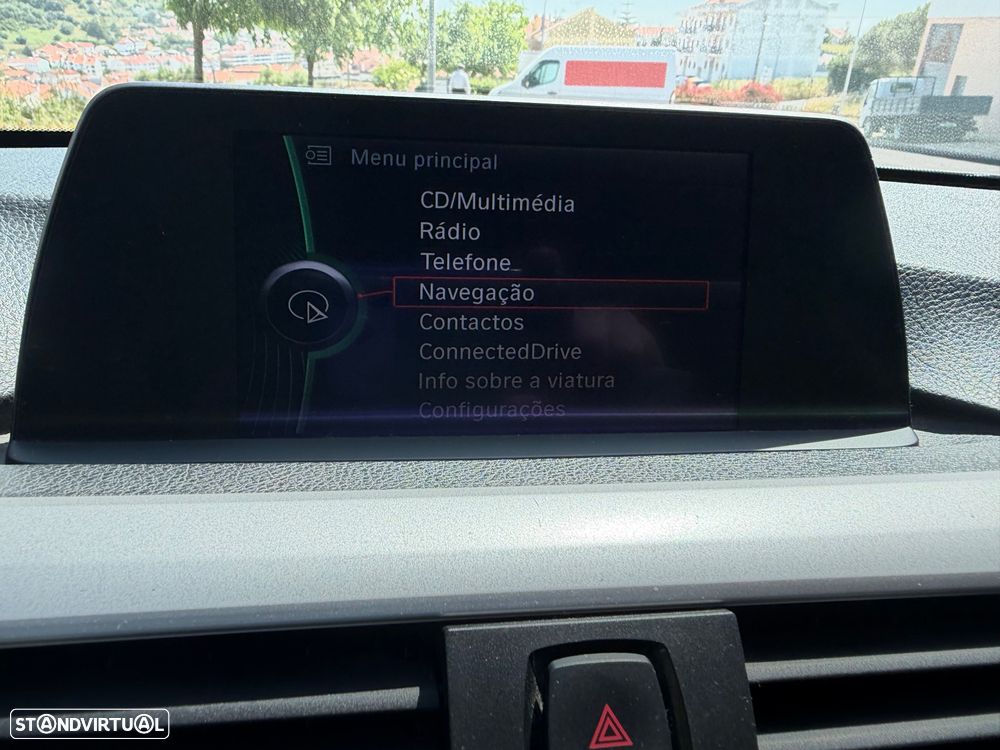 BMW 320 d Auto Line Luxury - 28