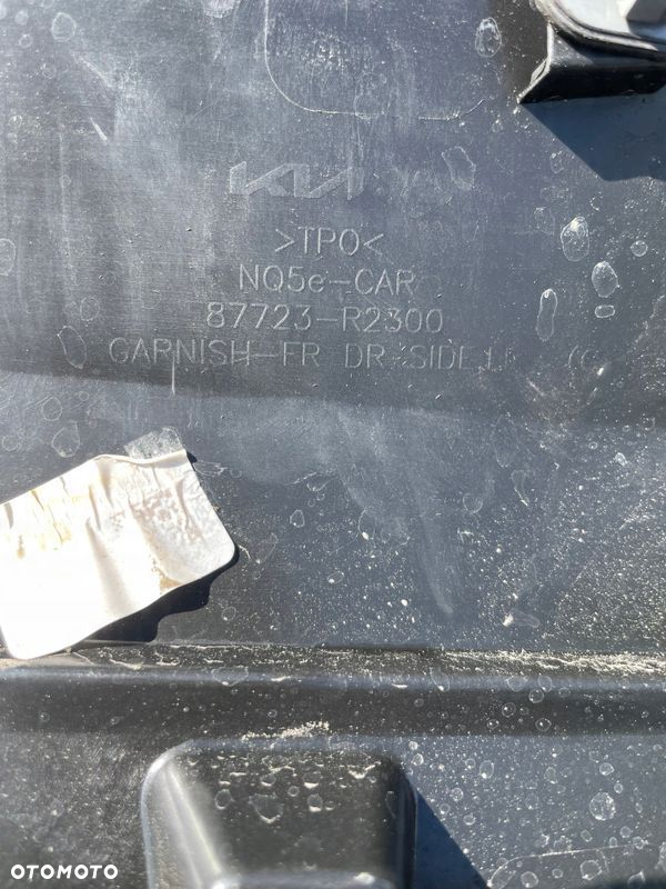 Listwa na drzwi lewe przód Kia Sportage V 5 87723-R2300 - 5