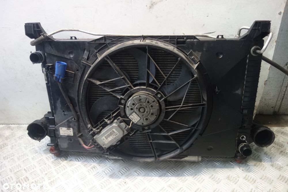 KOMPLET CHŁODNIC Z WENTYLATOREM MERCEDES W245 AUTOMAT - 1