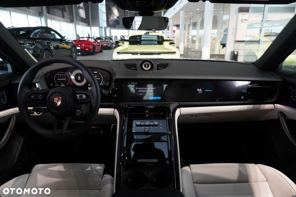 Porsche Panamera 4 - 33