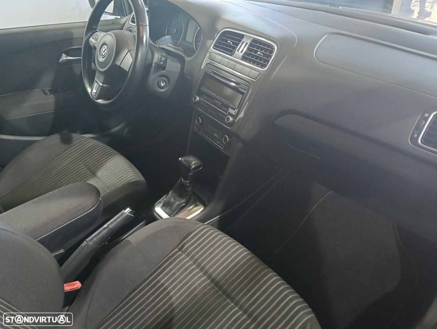 VW Polo 1.6 TDI Hightine DSG - 9