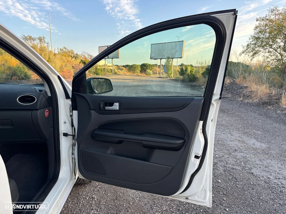 Ford Focus 1.6 TDCi Ghia - 16