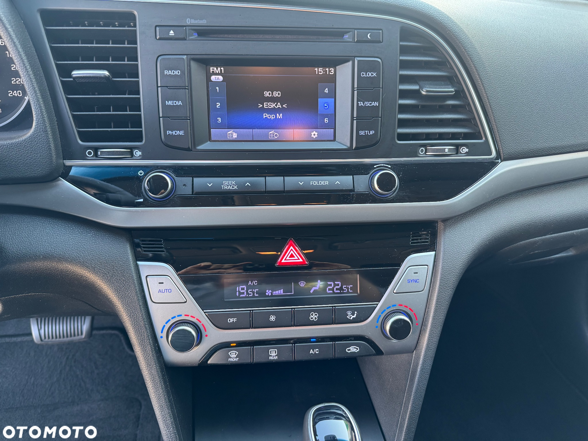 Hyundai Elantra 1.6 Premium - 4