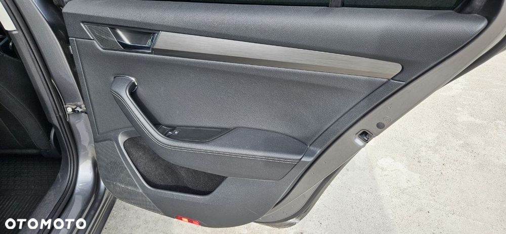 Skoda Superb 2.0 TSI Style DSG - 33