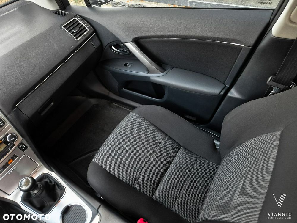 Toyota Avensis 1.8 Sol EU5 - 19