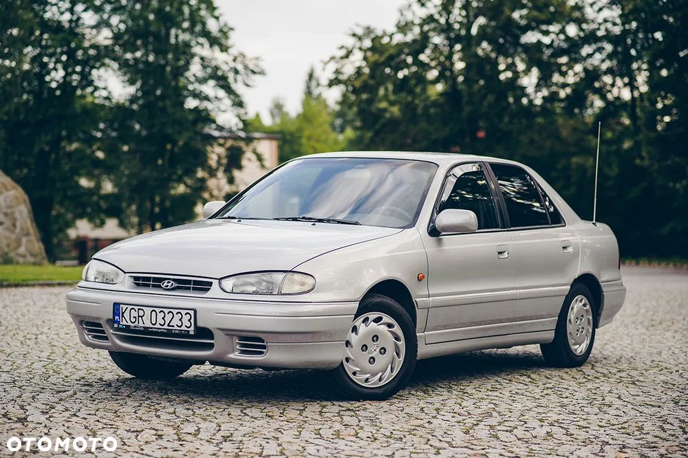 Hyundai Lantra - 1
