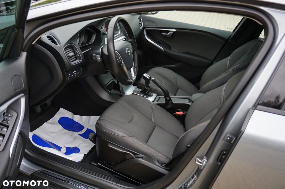 Volvo V40 Cross Country D2 Momentum - 17