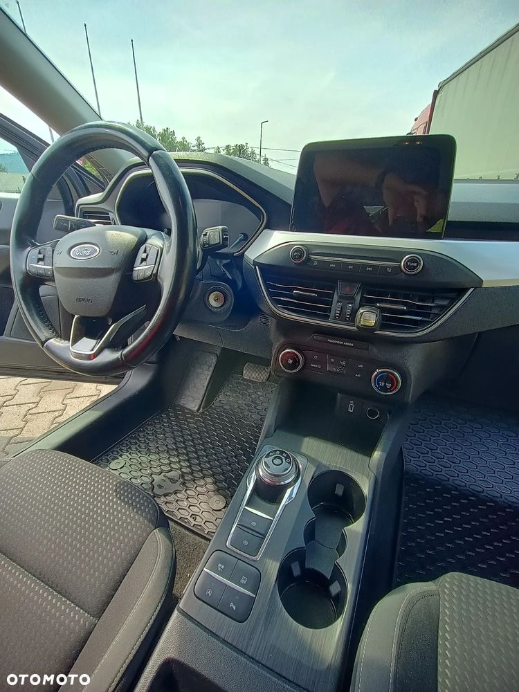 Ford Focus 1.0 EcoBoost Titanium - 26
