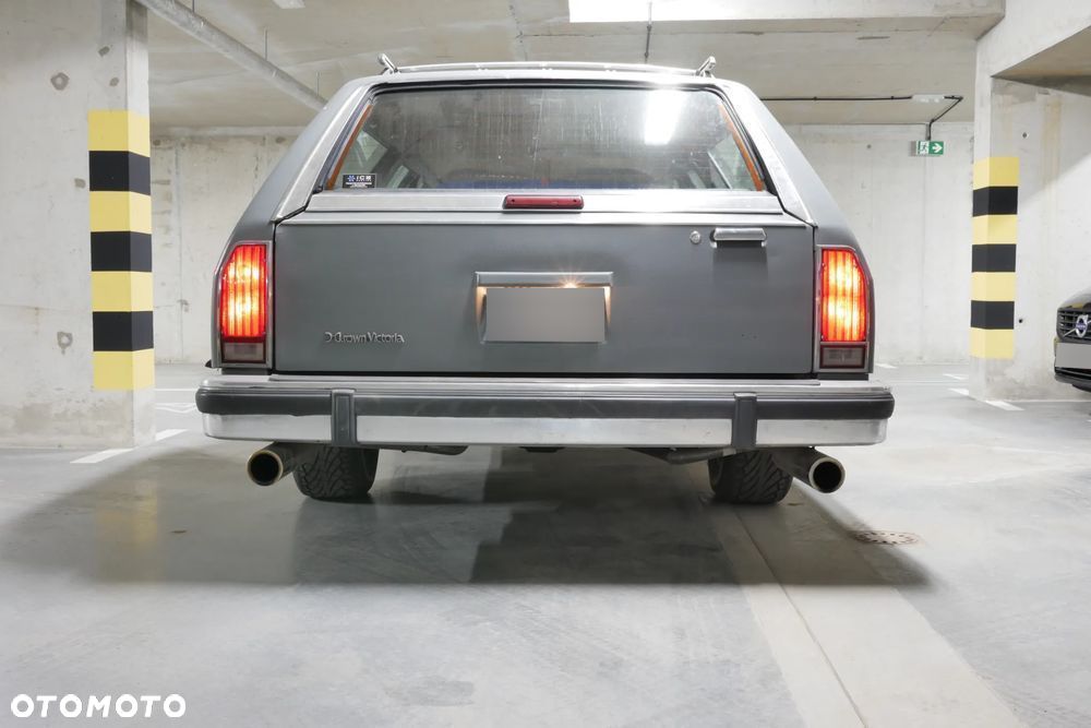 Ford Crown - 24