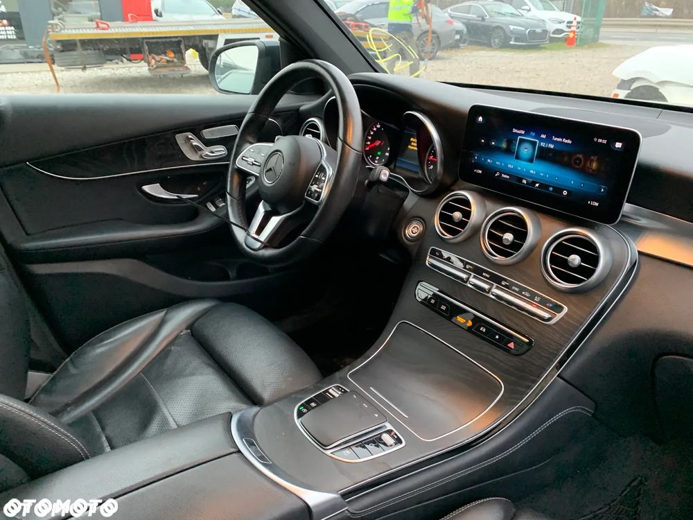 Mercedes-Benz GLC 300 4Matic 9G-TRONIC AMG Line Advanced - 13