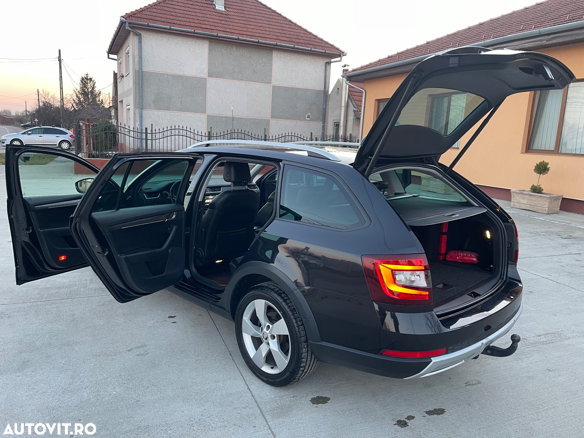 Skoda Octavia 2.0 TDI 4x4 DSG Scout - 23