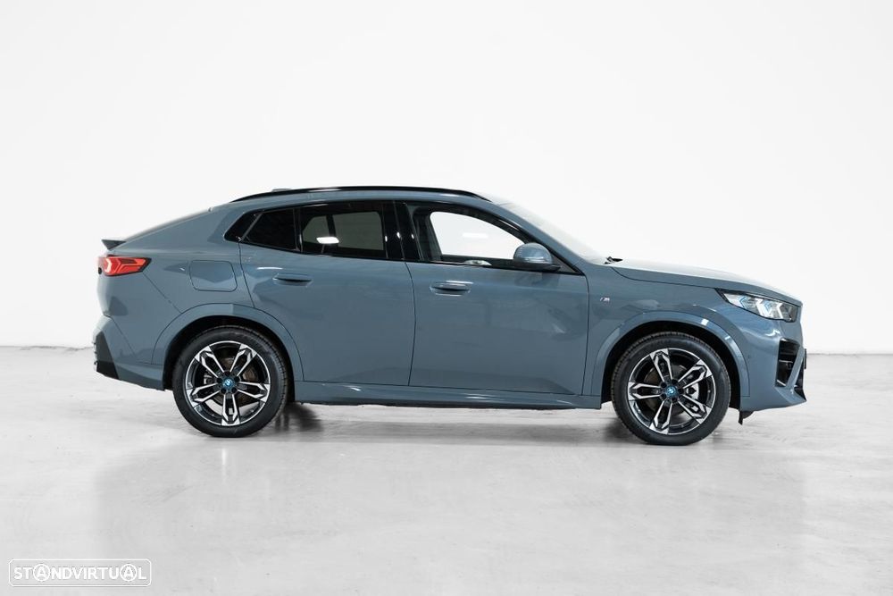 BMW iX2 eDrive20 Pack Desportivo M - 3