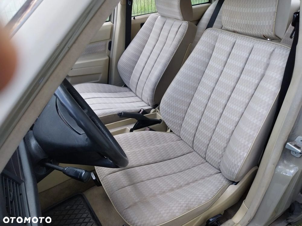 Mercedes-Benz W201 (190) - 3