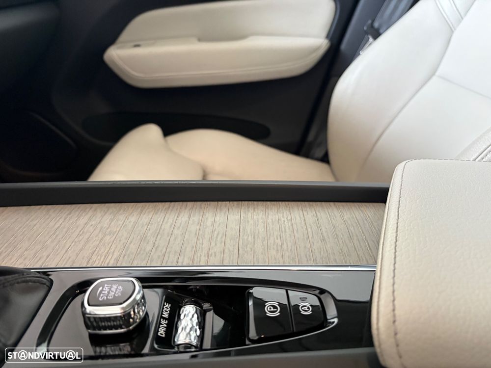 Volvo XC 60 2.0 D4 Inscription AWD Geartronic - 15