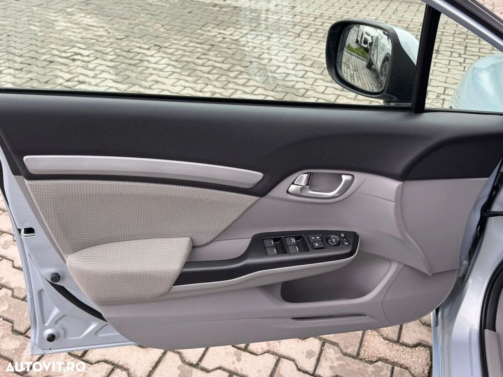 Honda Civic 1.8 ES - 11