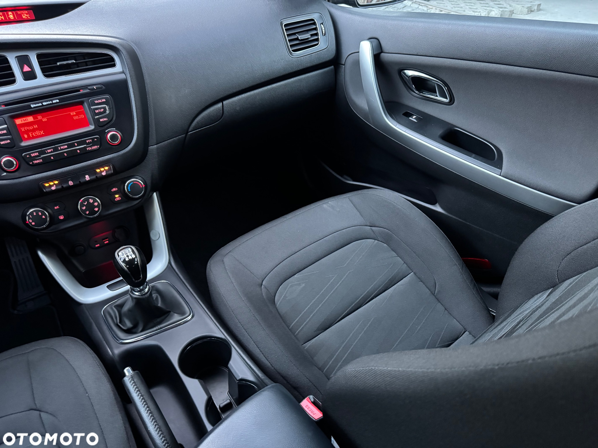 Kia Ceed 1.4 CVVT ISG Dream Team Edition - 32