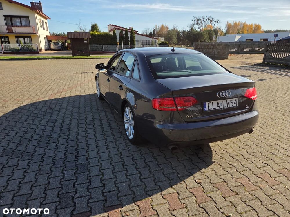 Audi A4 Limousine - 9