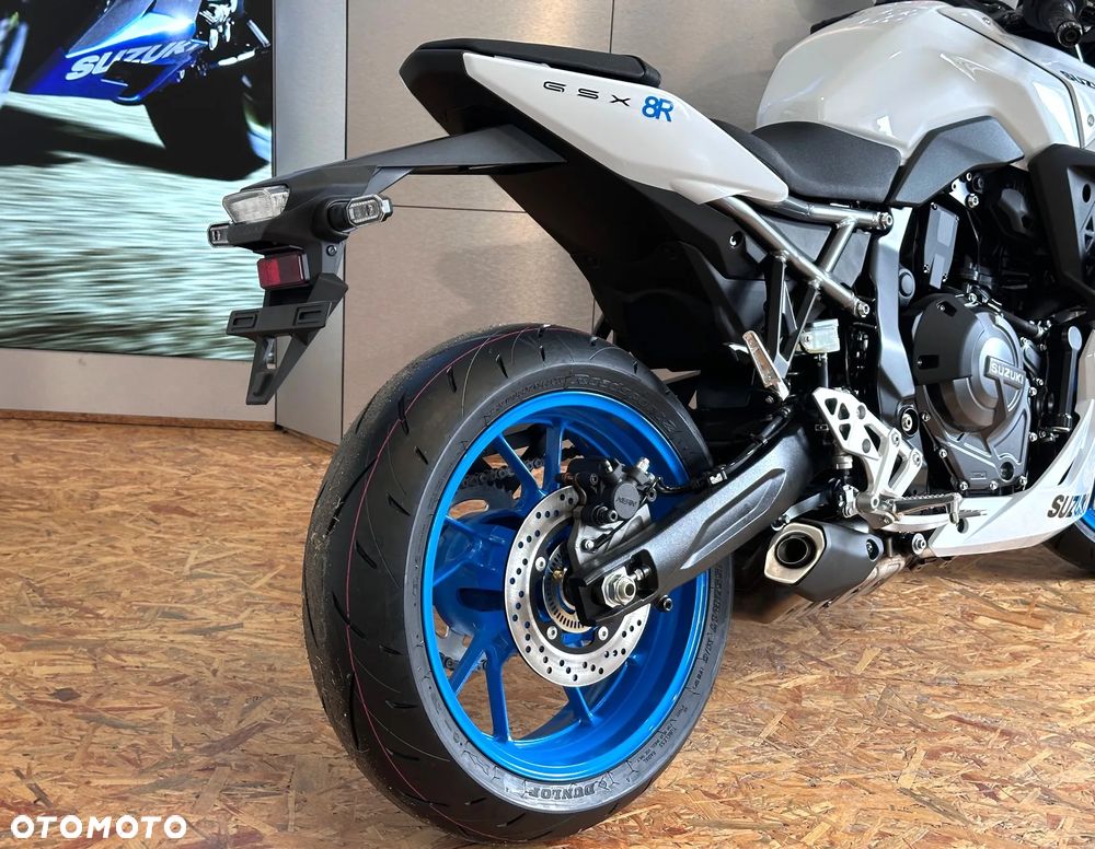 Suzuki GSX - 6