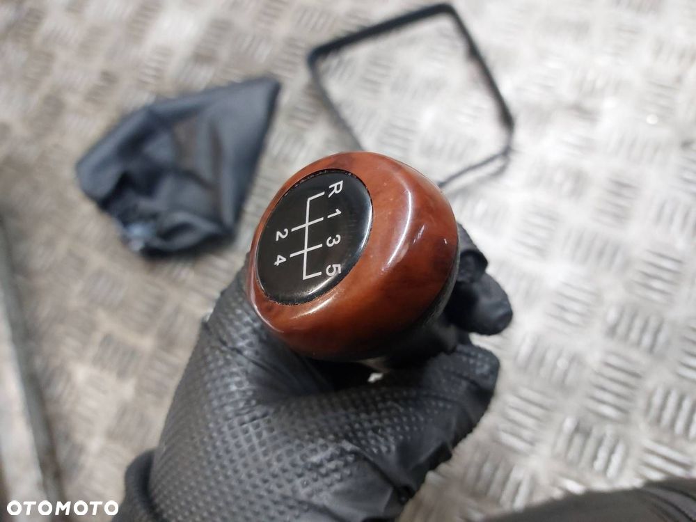 GAŁKA + MIESZEK ZMIANY BIEGÓW BMW E46 MANUAL 5 BIEGÓW - 4