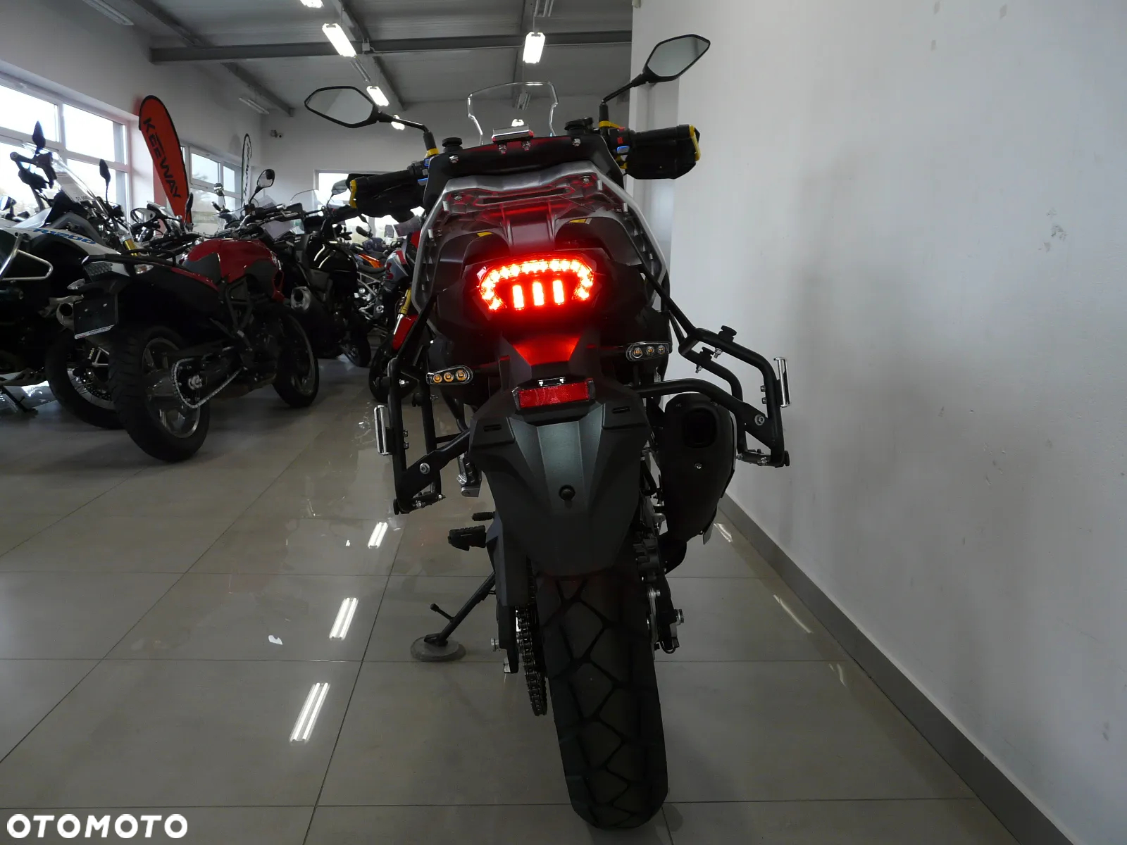 QJMOTOR SVT 650X - 38