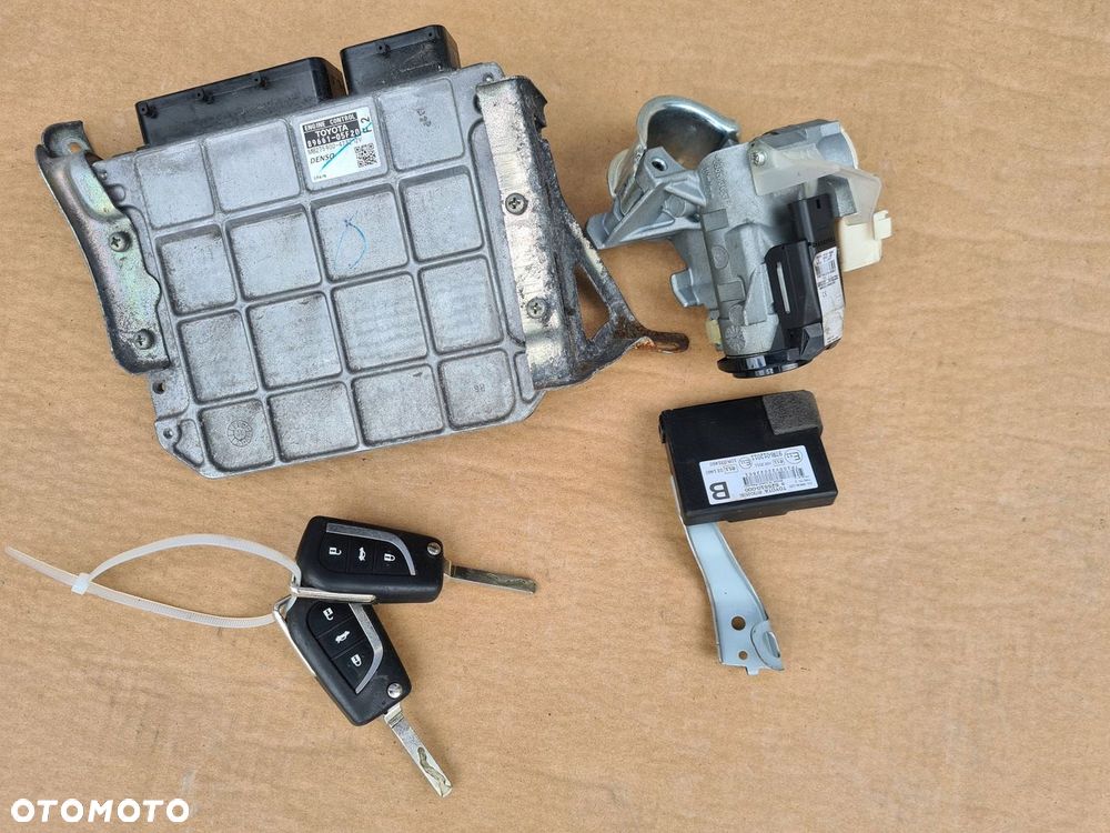 toyota avensis t27 sterownik komputer 89661-05F20