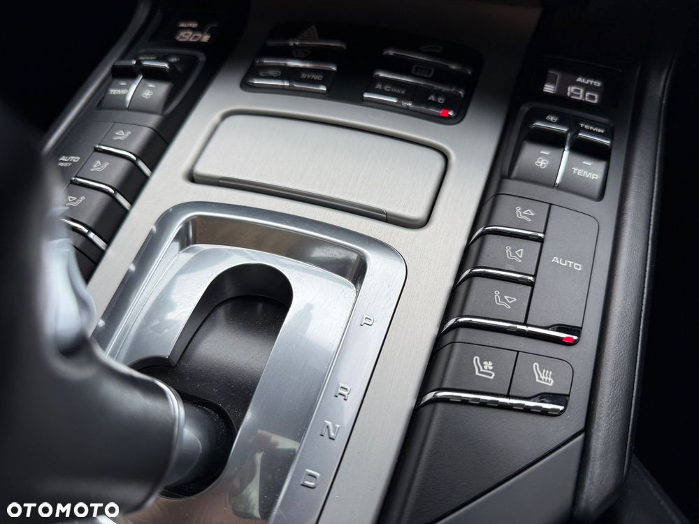 Porsche Cayenne - 23