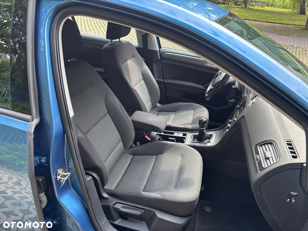 Volkswagen Golf - 10