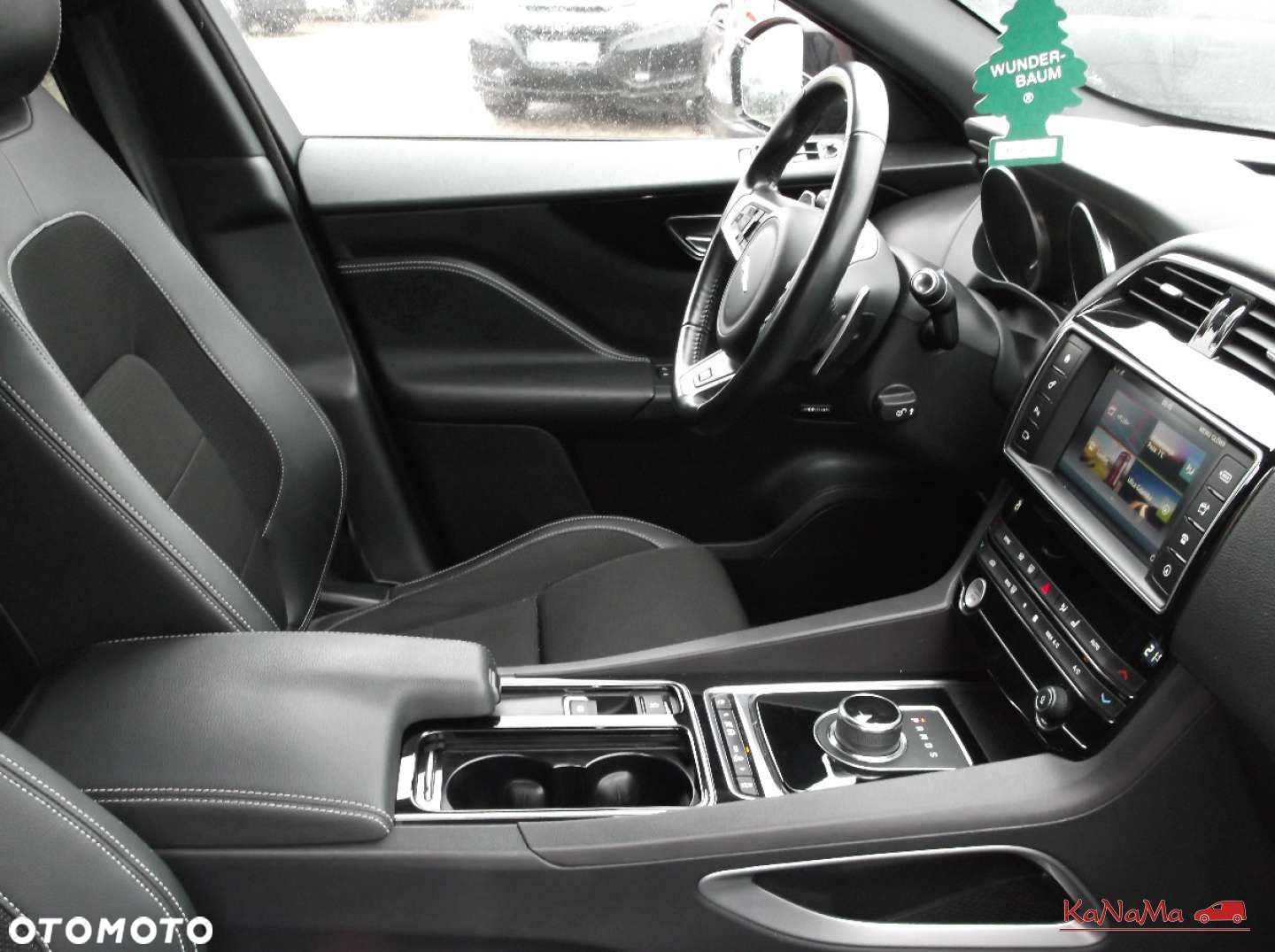 Jaguar F-Pace - 21