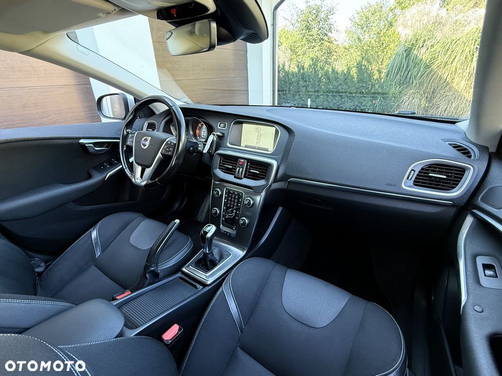Volvo V40 D2 Momentum - 25