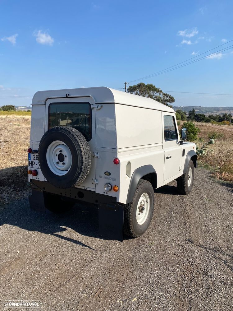 Land Rover Defender 90 SW 2.4 CRD E - 4