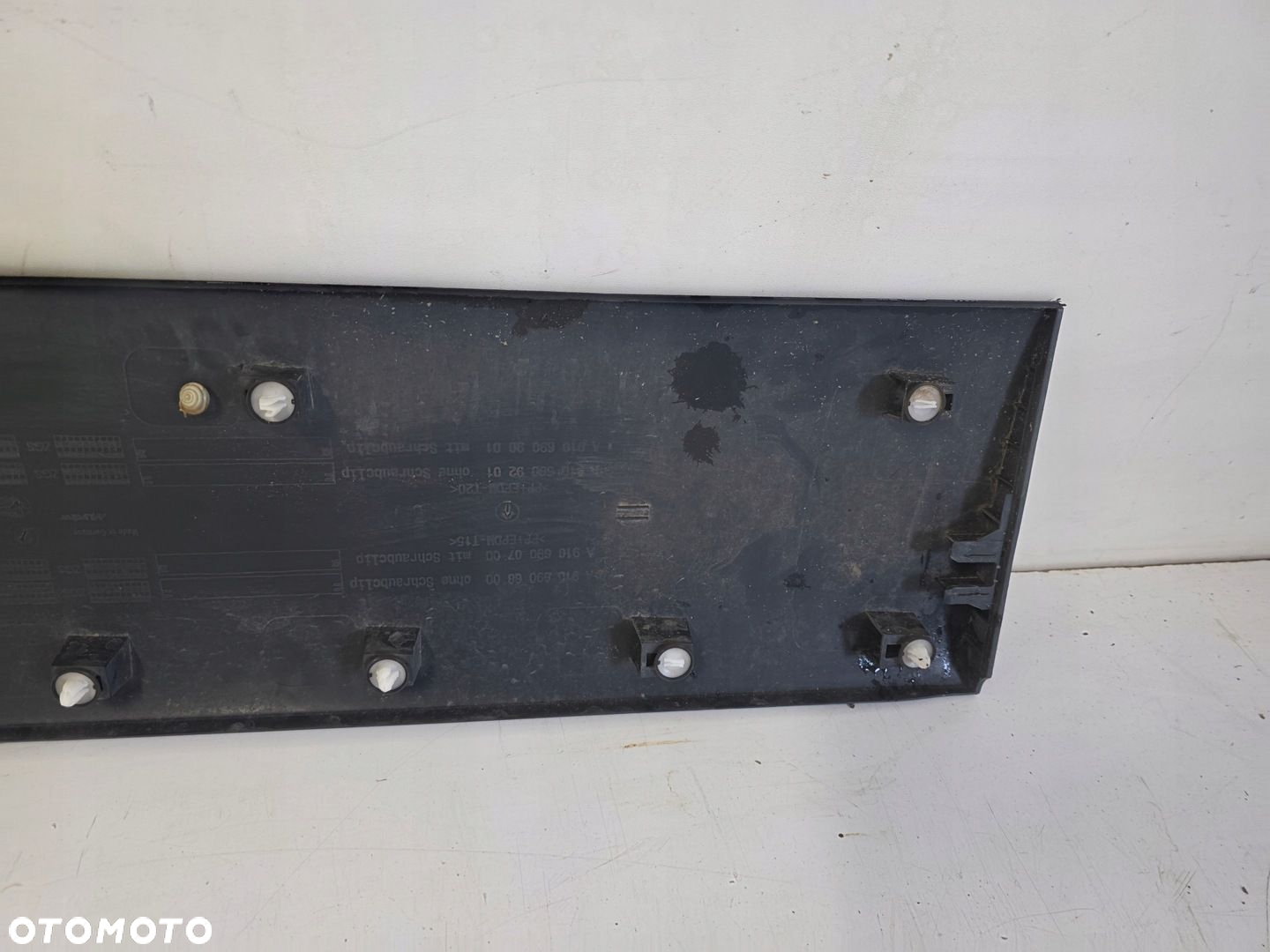 Listwa drzwi przesuwnych boczna MERCEDES Sprinter A9106900700 - 9