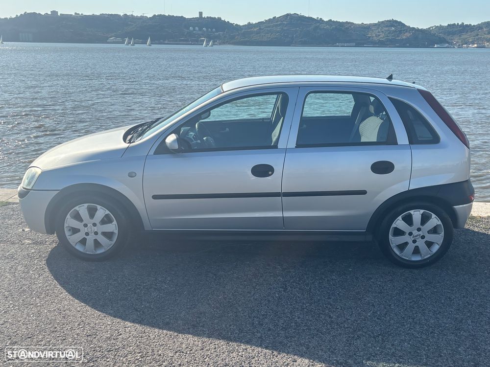 Opel Corsa 1.2 16V Essentia - 3