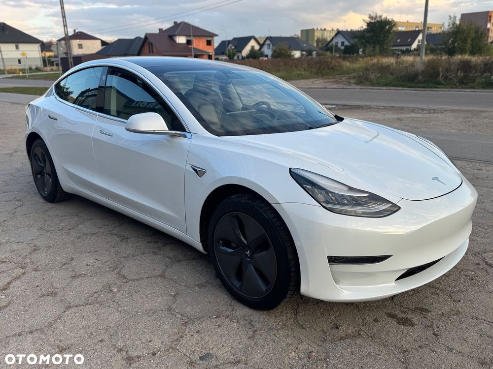 Tesla Model 3 - 1
