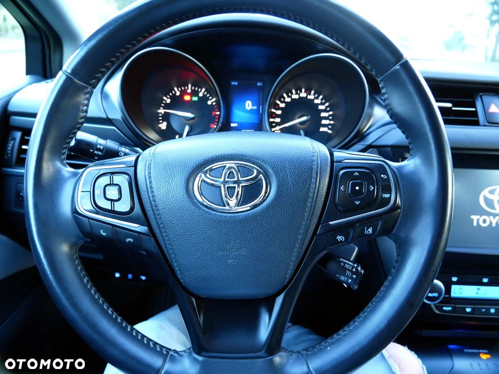 Toyota Avensis 1.8 Premium - 38