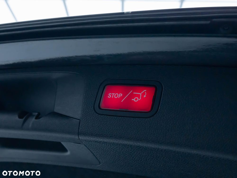 Mercedes-Benz Klasa E 300 de 4Matic 9G-TRONIC AMG Line - 38
