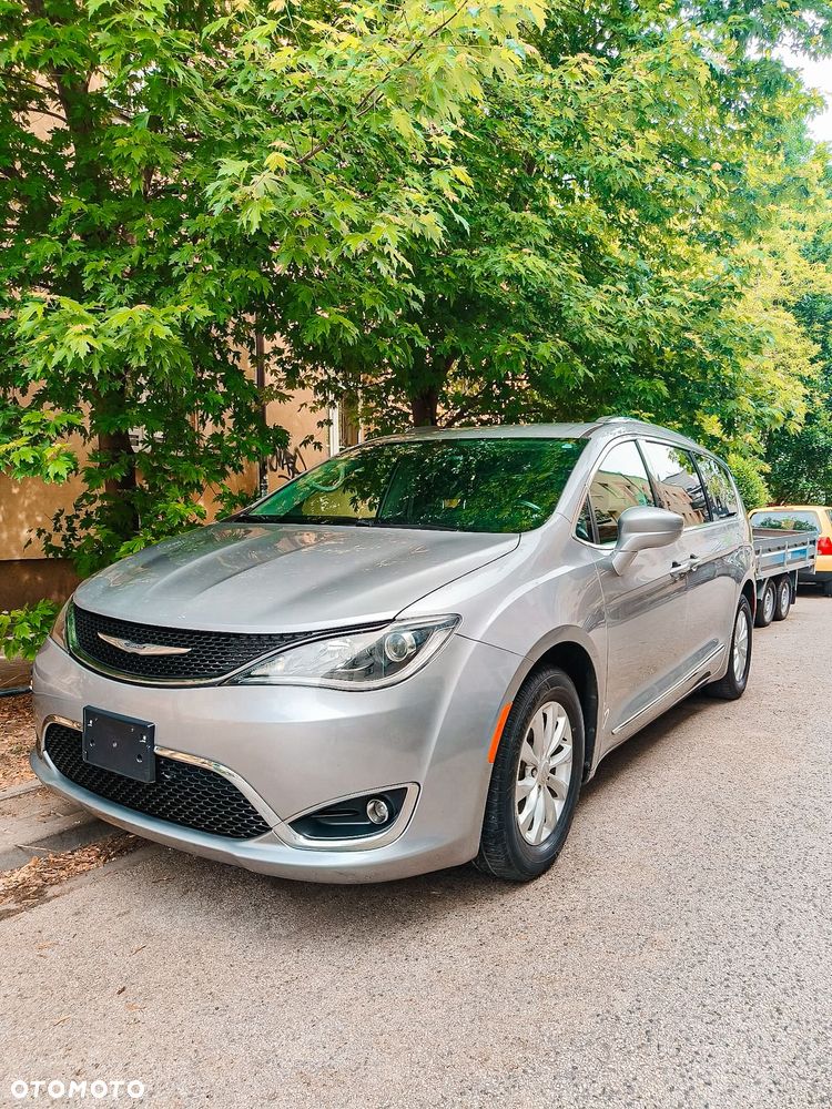 Chrysler Pacifica - 1