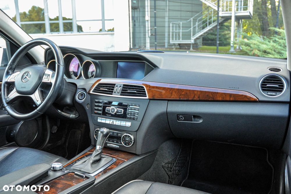 Mercedes-Benz Klasa C 350 BlueEff 4-Matic Elegance - 11