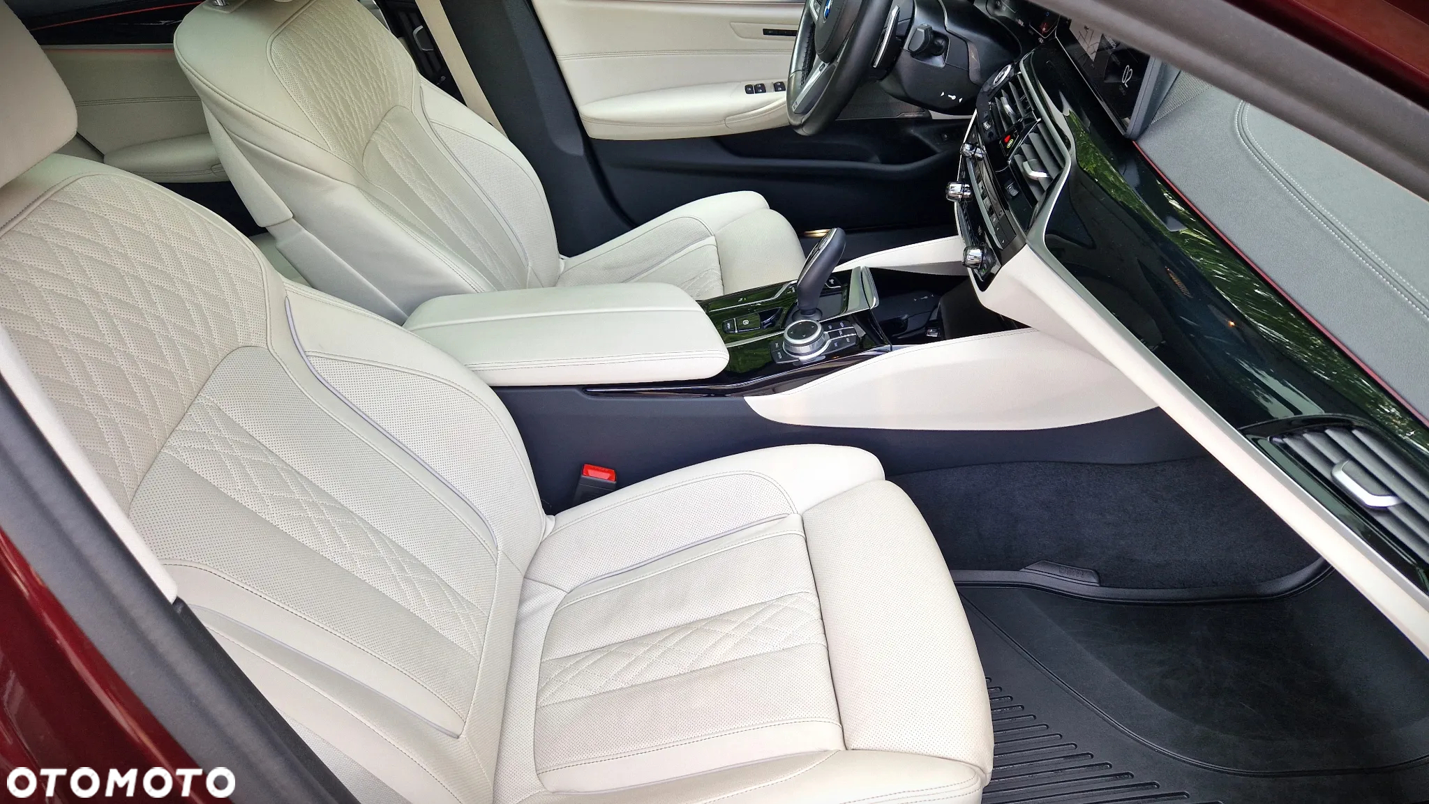 BMW Seria 5 540d xDrive Touring Luxury Line - 33
