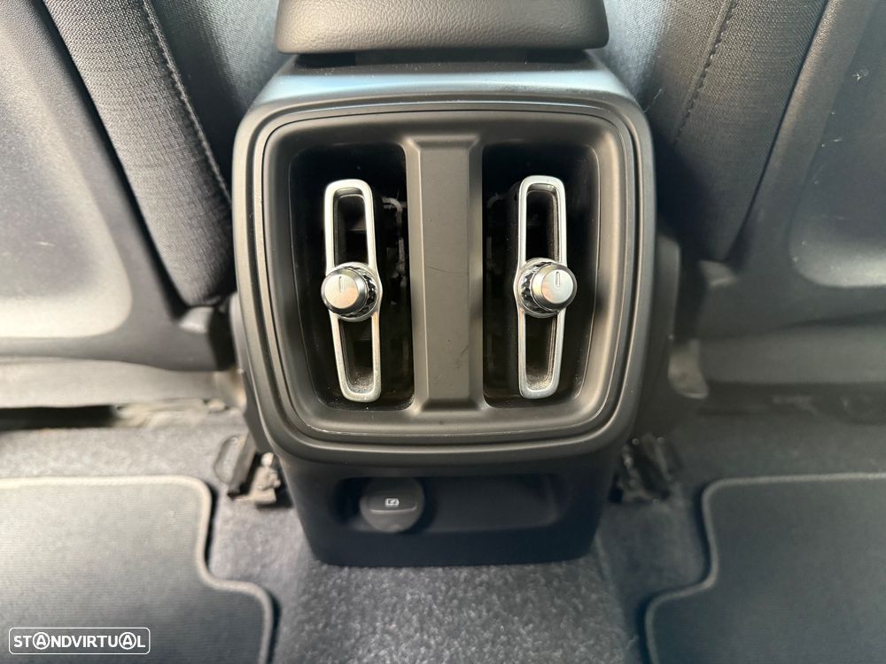 Volvo XC 40 1.5 T3 Tech Edition - 33