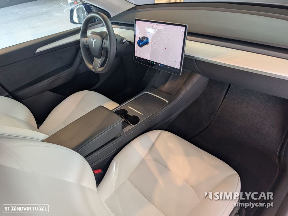 Tesla Model Y - 8