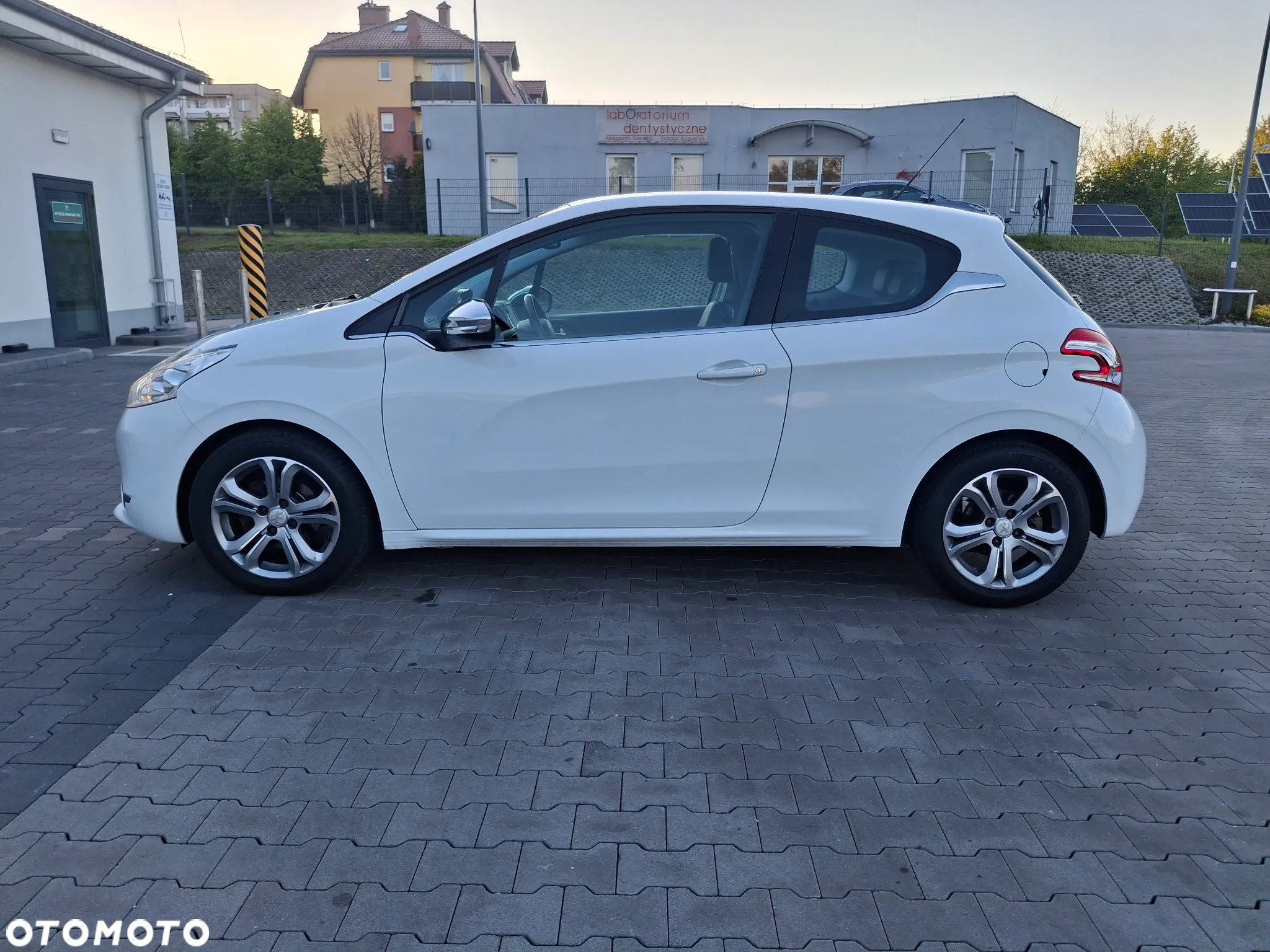 Peugeot 208 120 VTI Allure - 16