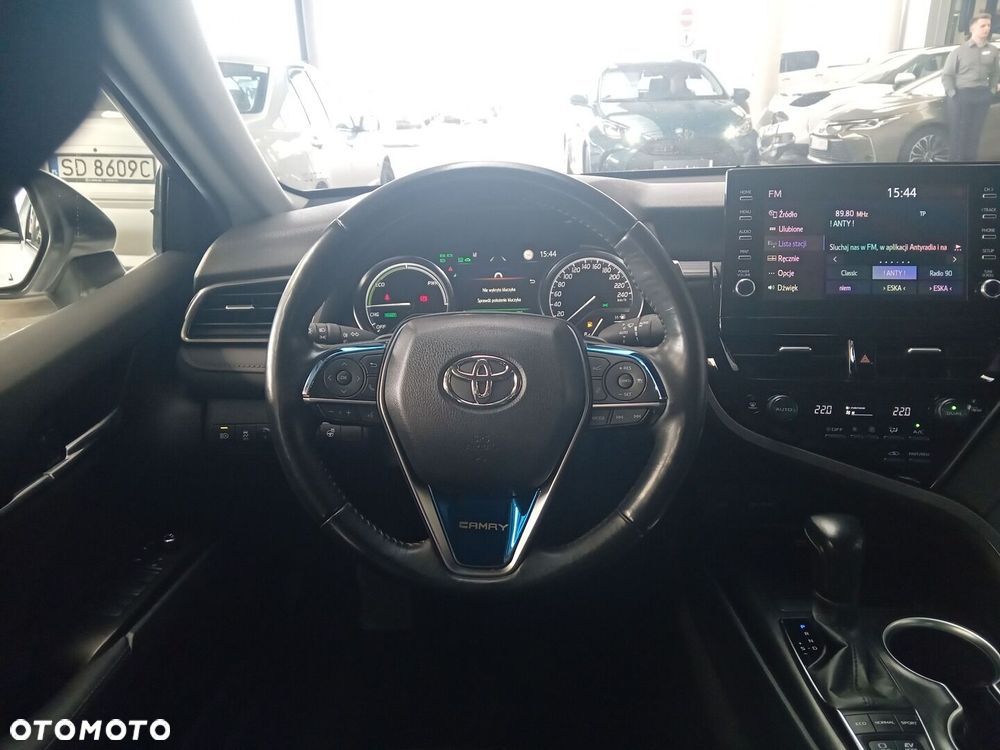 Toyota Camry - 17