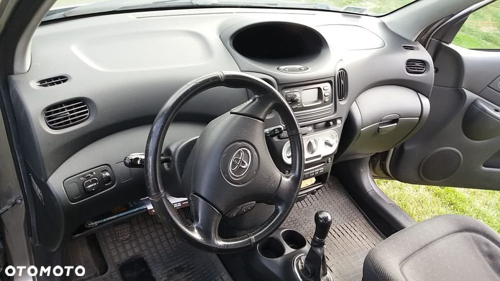Toyota Yaris Verso 1.4 D-4D - 5