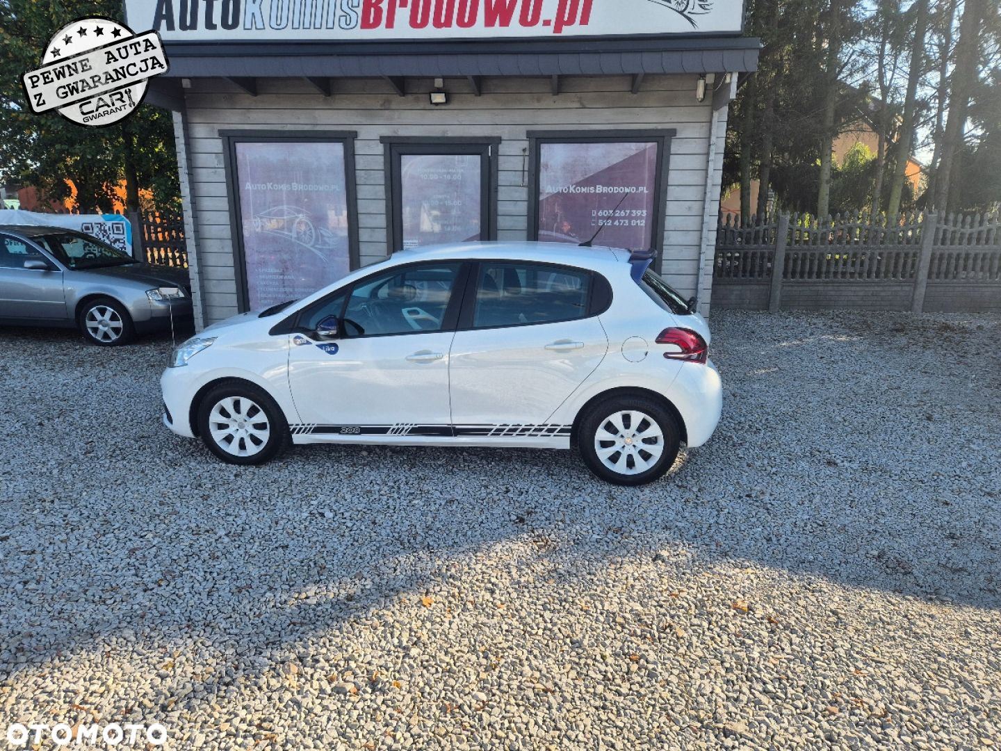 Peugeot 208 - 8