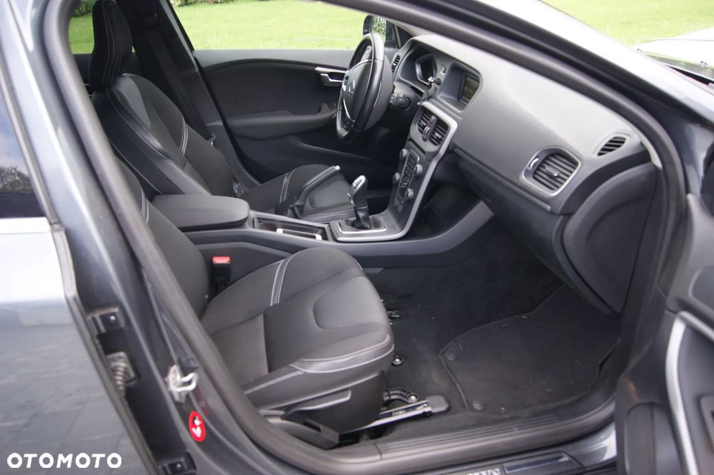 Volvo V40 D3 Momentum - 13