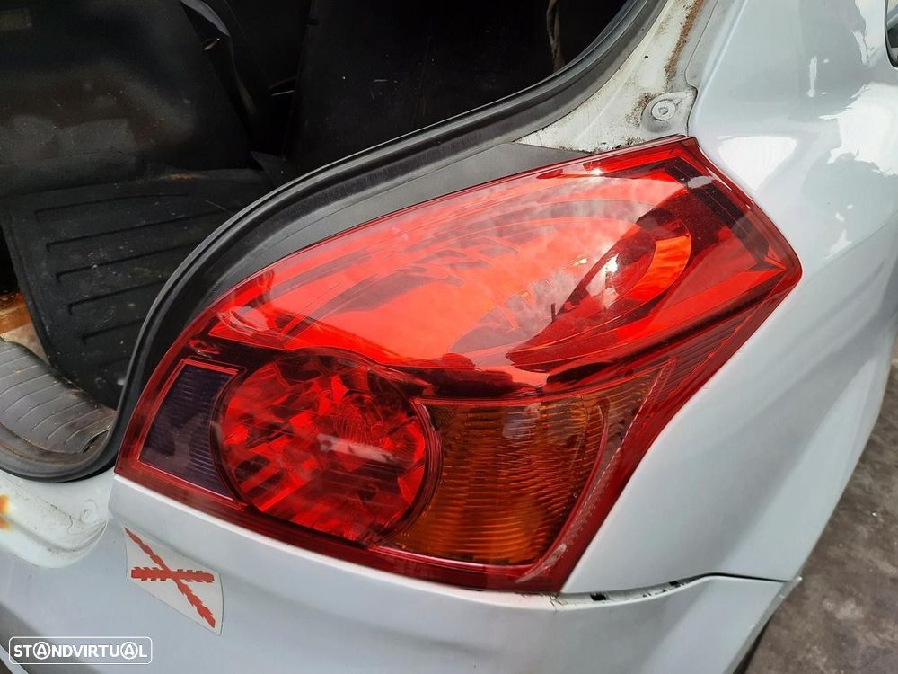 FAROLIM TRASEIRO DIREITO KIA CEED SW 2008 - 1