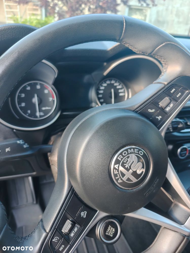 Alfa Romeo Stelvio - 15