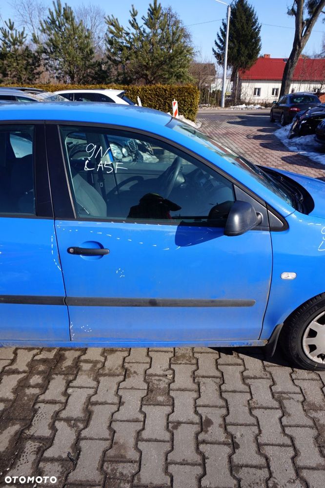 DRZWI PRZEDNIE PRAWE POLO IV 9N 5D HB LA5F  NIEBIESKI VOLKSWAGEN 2001-2004 - 1