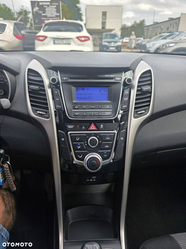 Hyundai i30 1.6 D Classic + - 15