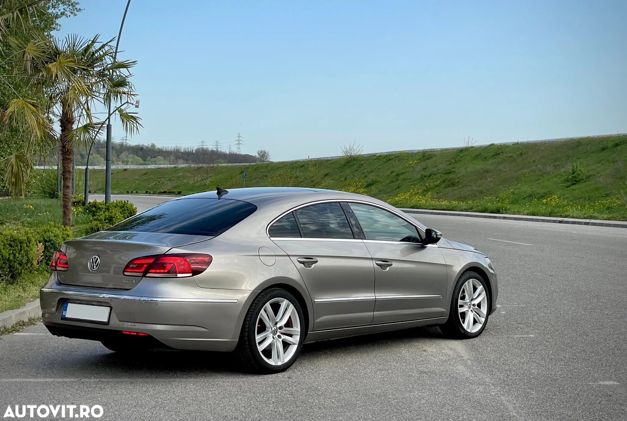 Volkswagen Passat CC 2.0 TDI BlueMotion Technology DSG Exclusive - 2